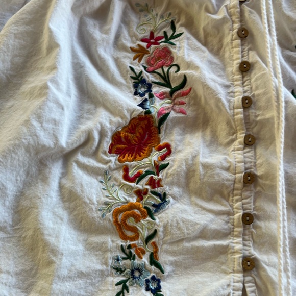 100% Cotton Floral Embroidered White Tank Top - Picture 2 of 3